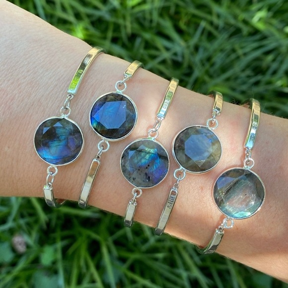 1 Left! Brilliant Labradorite Crystal Bracelet - Picture 6 of 8